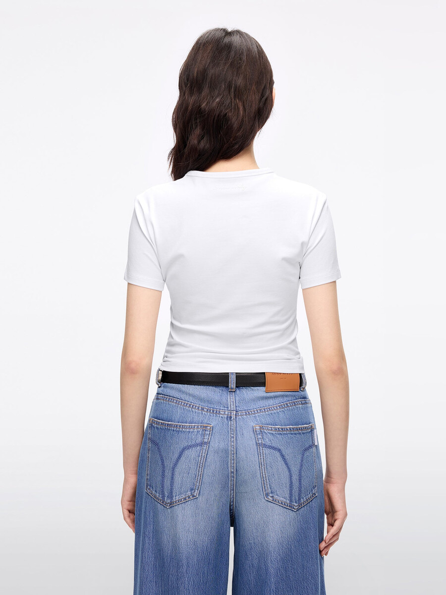 camiseta de manga corta con cuello redondo