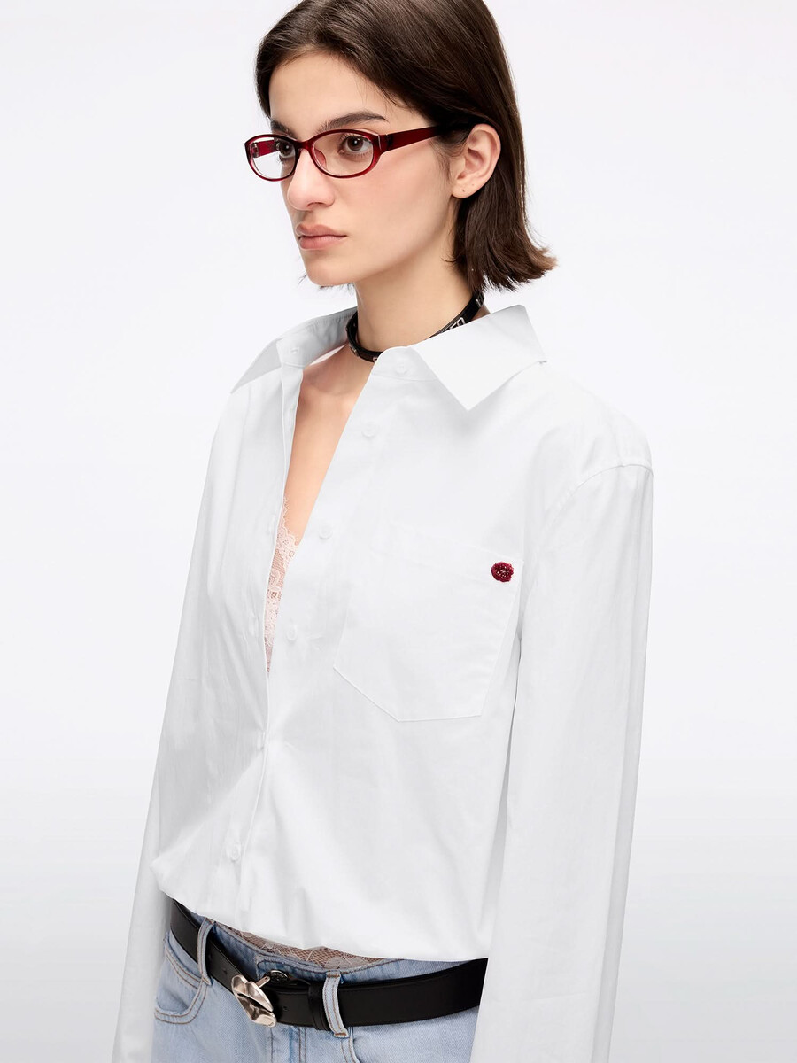 camisa bordada con cuentas