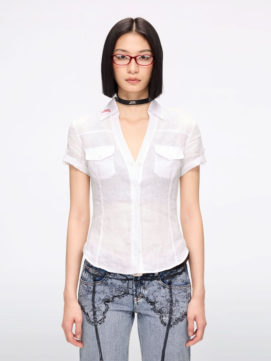 camisa de lino de corte entallado