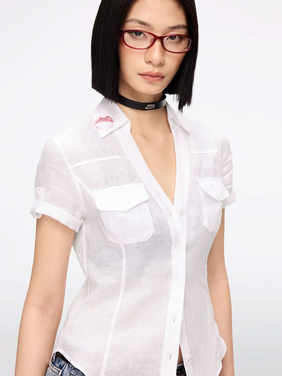 camisa de lino de corte entallado