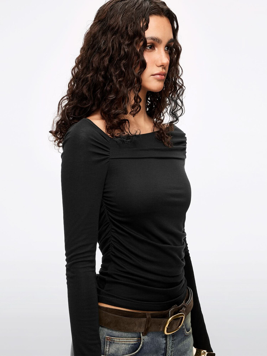camiseta plisada asimétrica