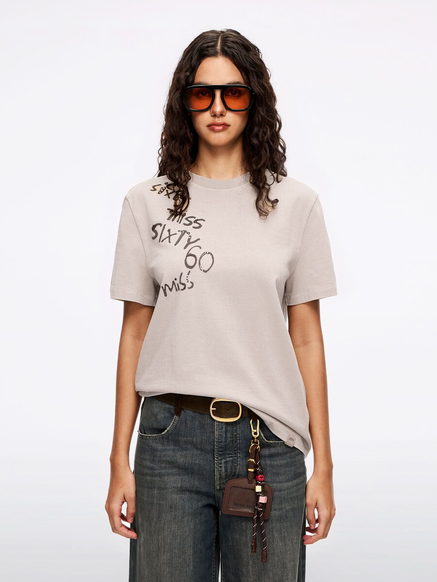 camiseta bordada con diamantes de imitación