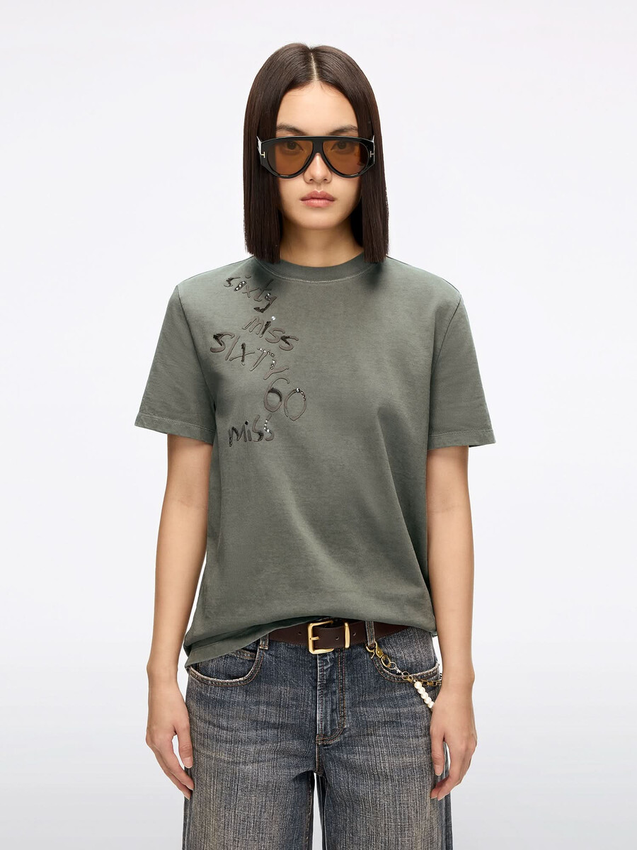 camiseta bordada con diamantes de imitación