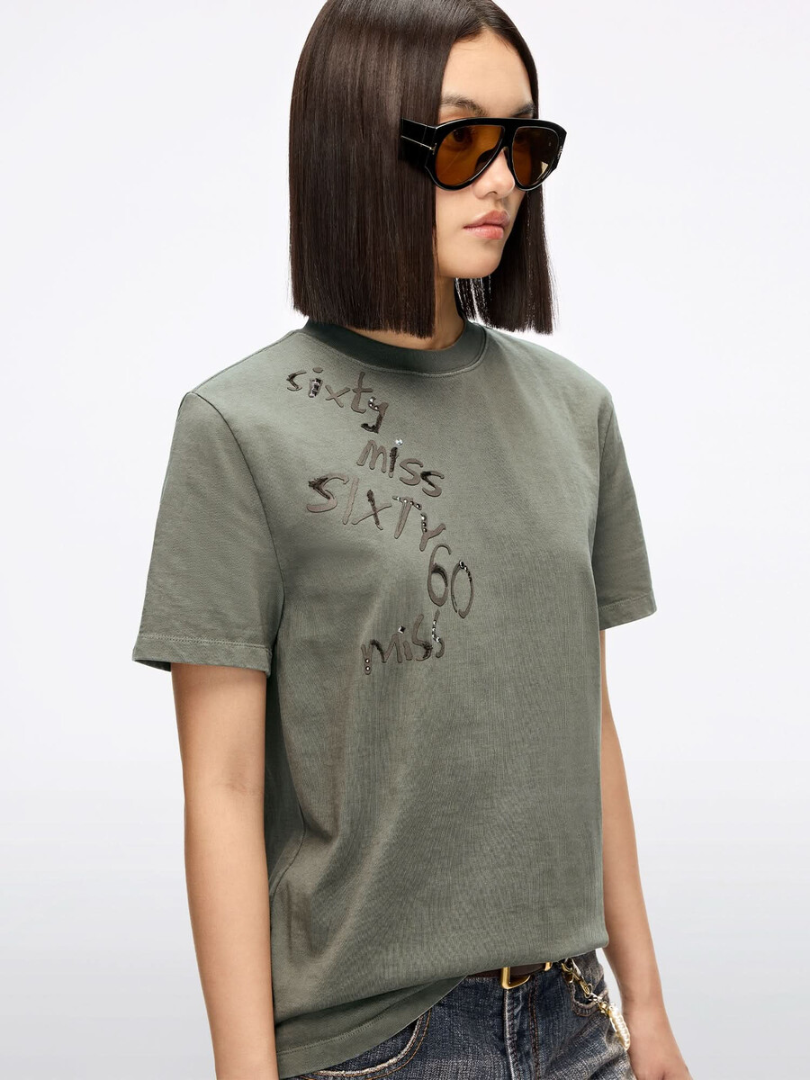 camiseta bordada con diamantes de imitación