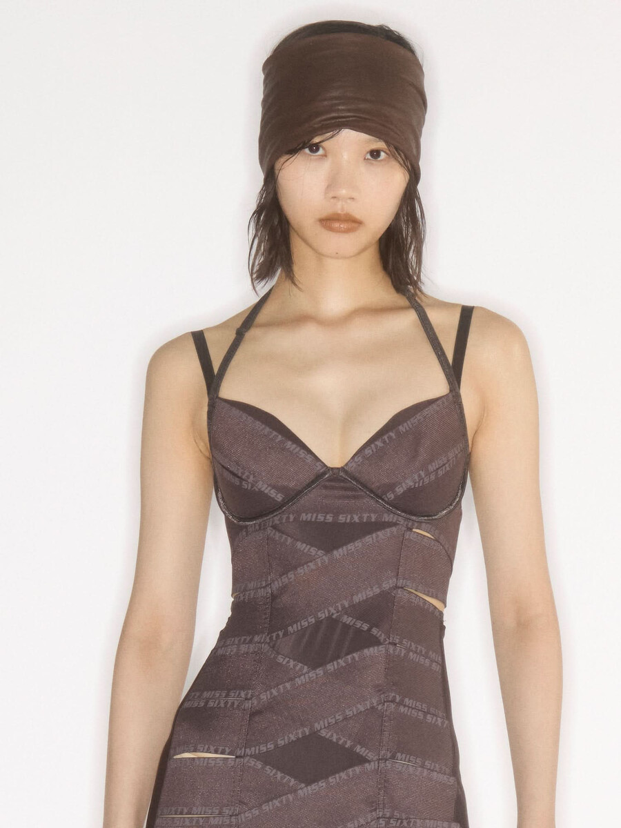 vestido de cuello halter