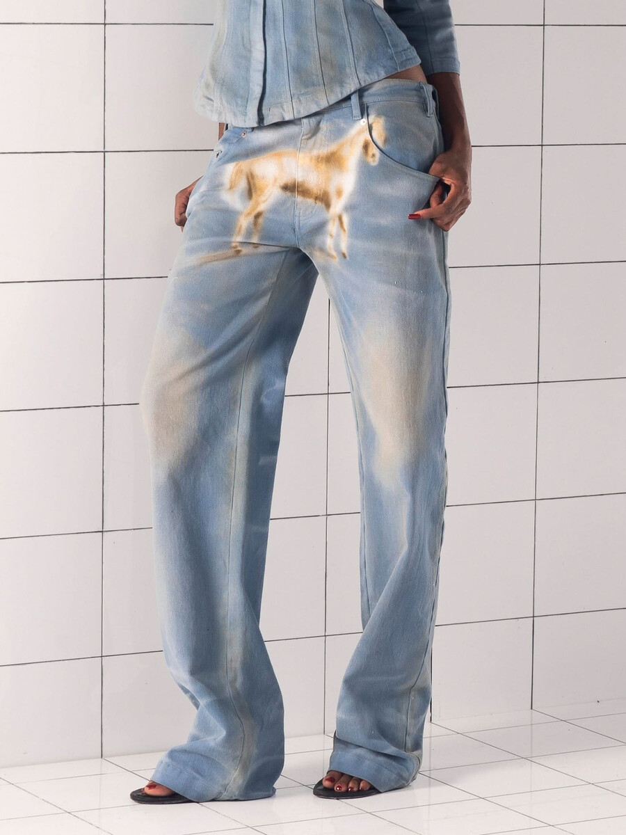 jeans de pierna recta con pulverizador de aire