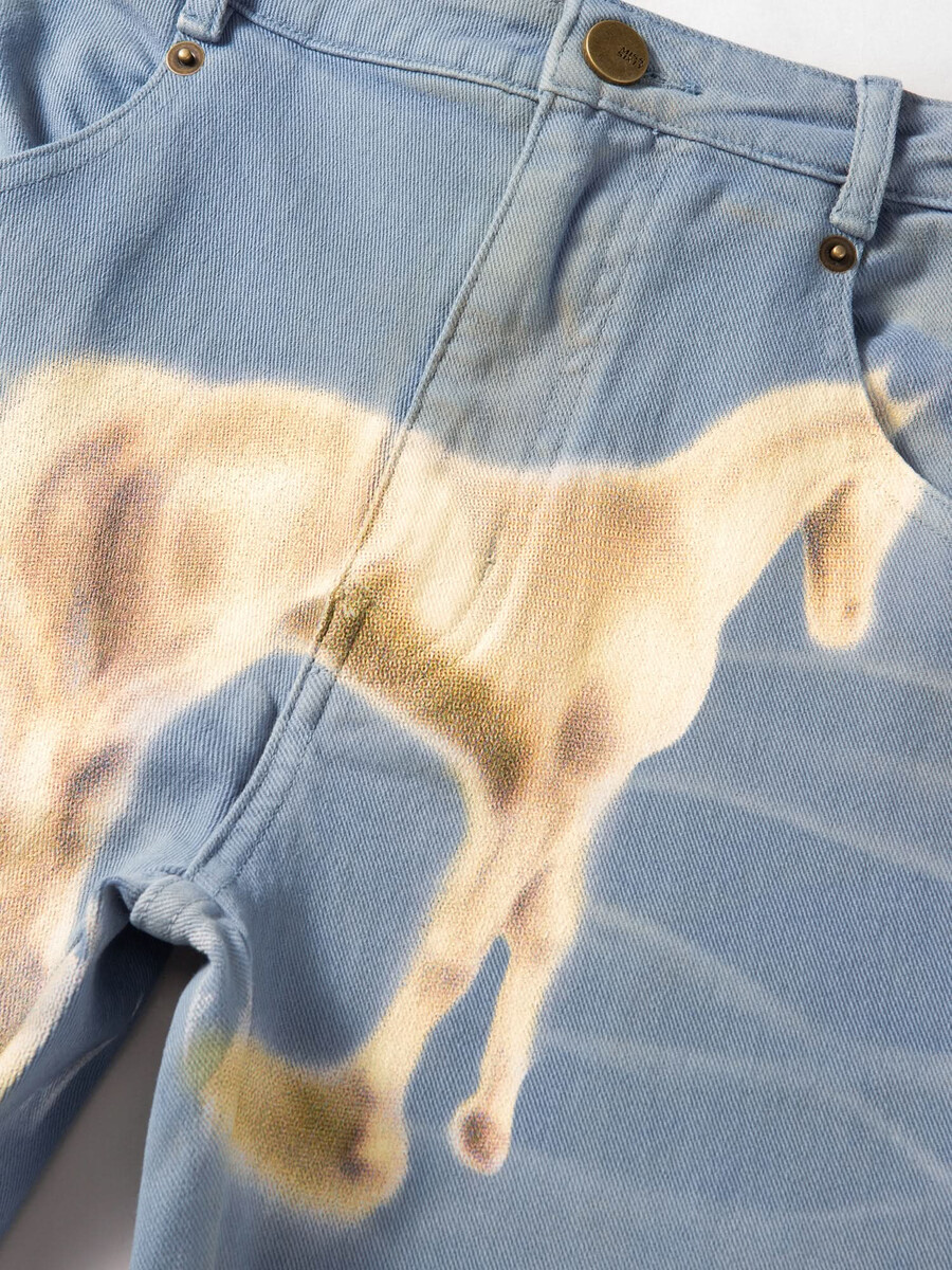 jeans de pierna recta con pulverizador de aire
