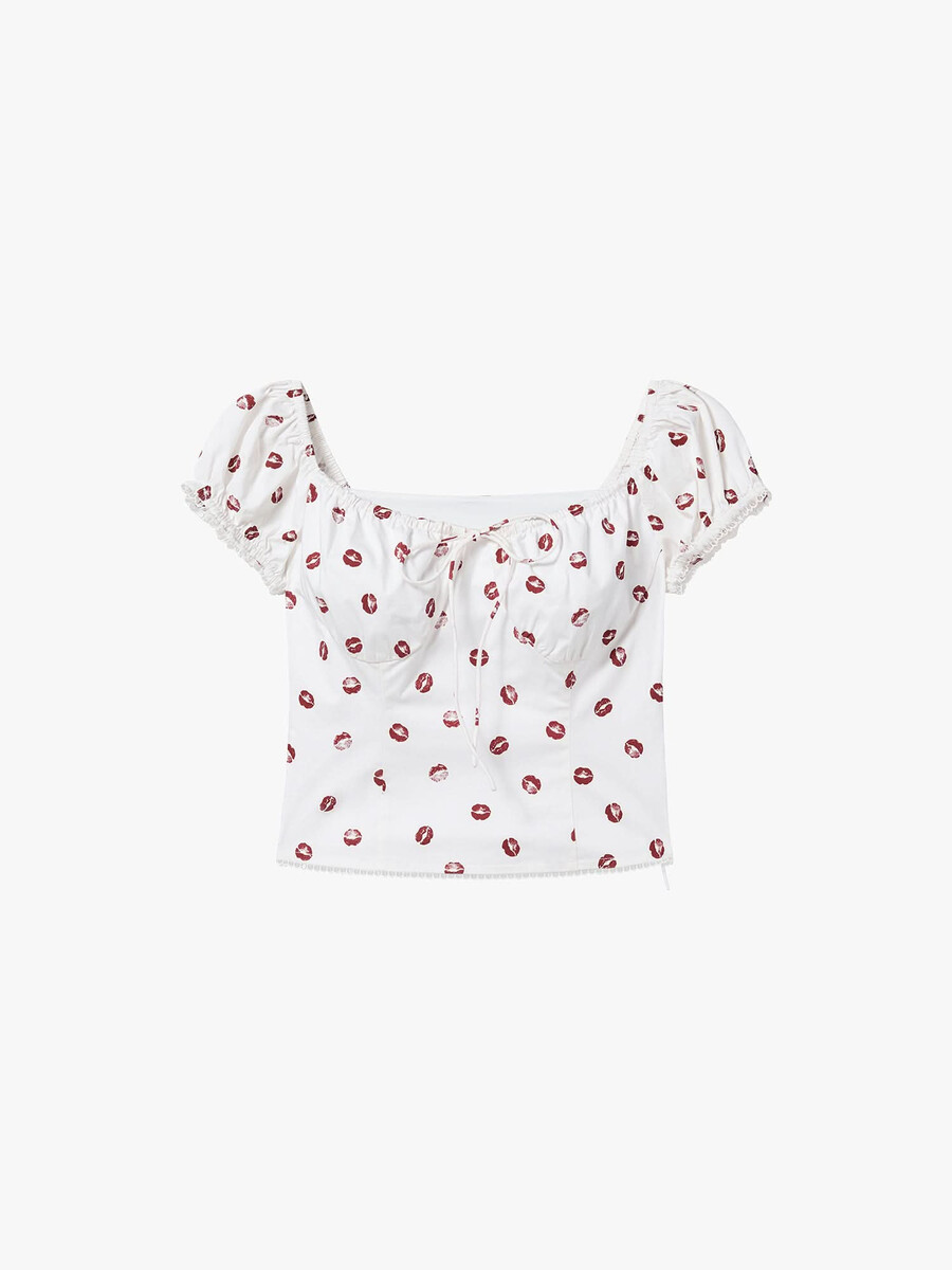 camisa corta con estampado de labios