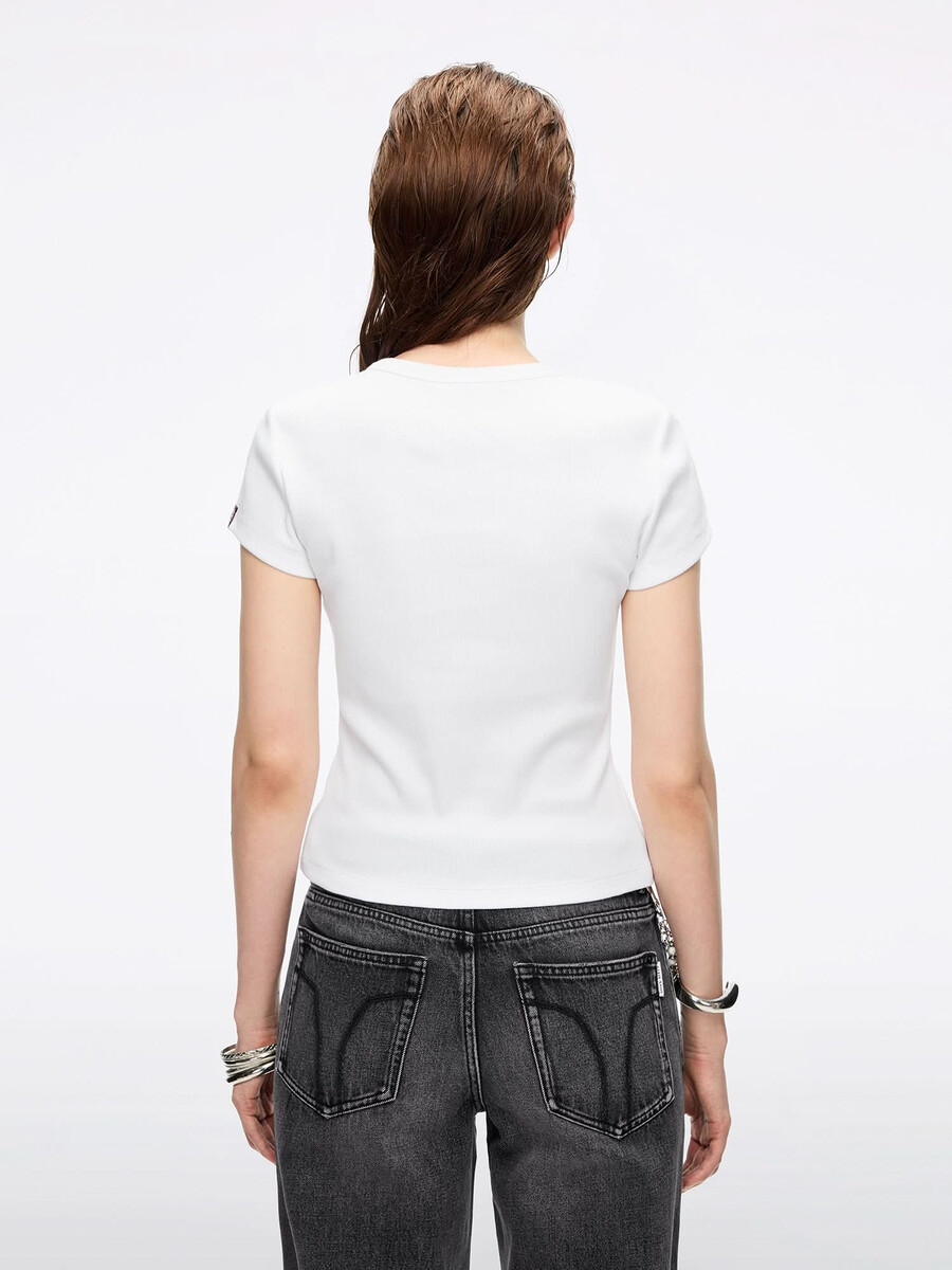 camiseta con cuello redondo y estampado de labios