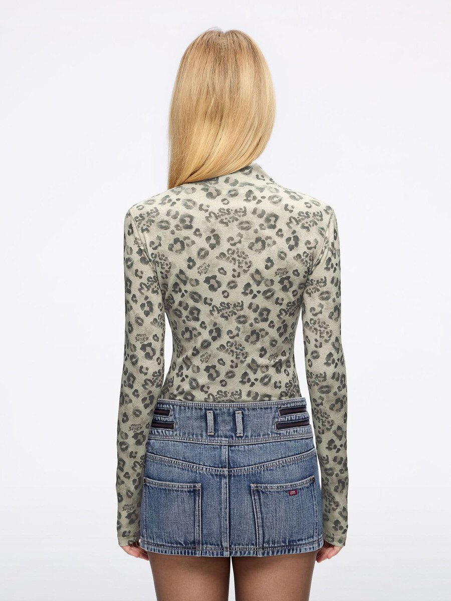 camiseta con estampado de leopardo