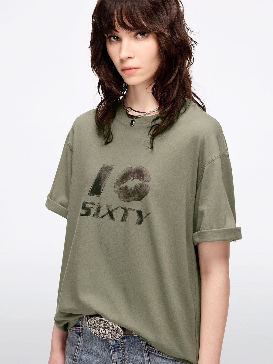 camiseta estampada con cuello redondo