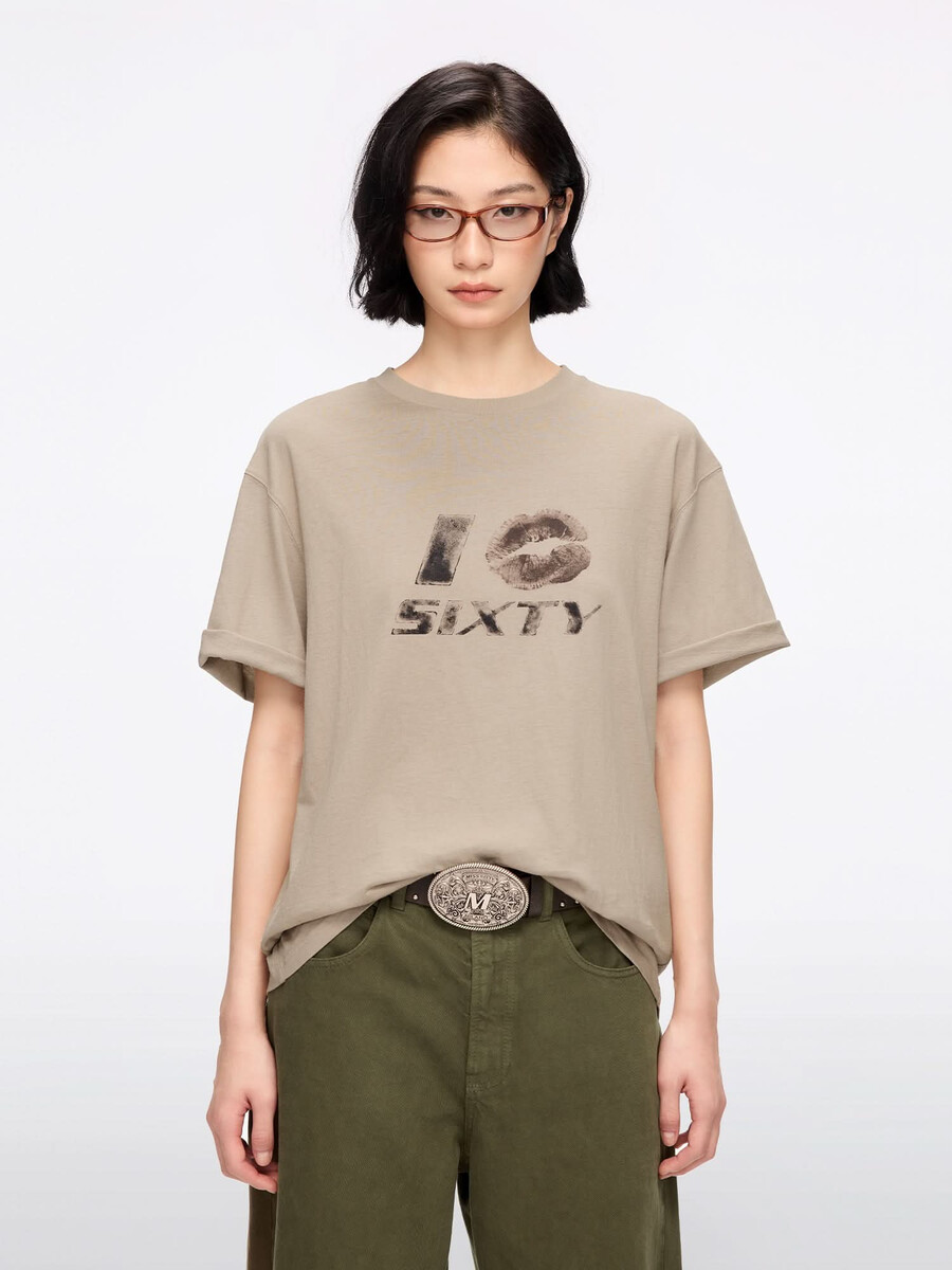 camiseta estampada con cuello redondo