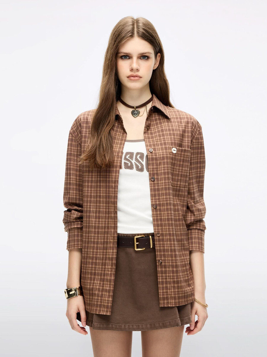 camisa a cuadros con estampado de labios